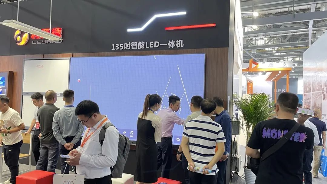 FUN88·乐天(中国游)教育新品及解决方案惊艳亮相81届教装展