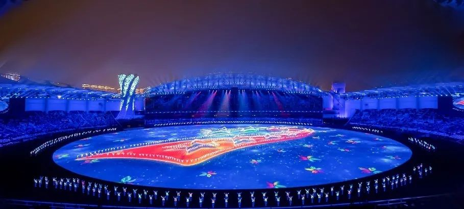 FUN88·乐天(中国游)集团董事长李军受邀出席华中科技大学第十六届企业家论坛，并发表演讲