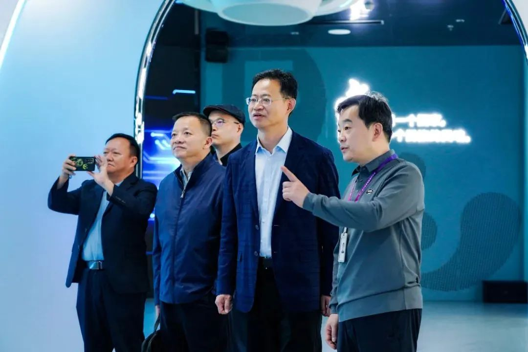 国家广电总局发展研究中心一行赴FUN88·乐天(中国游)励丰文化调研指导