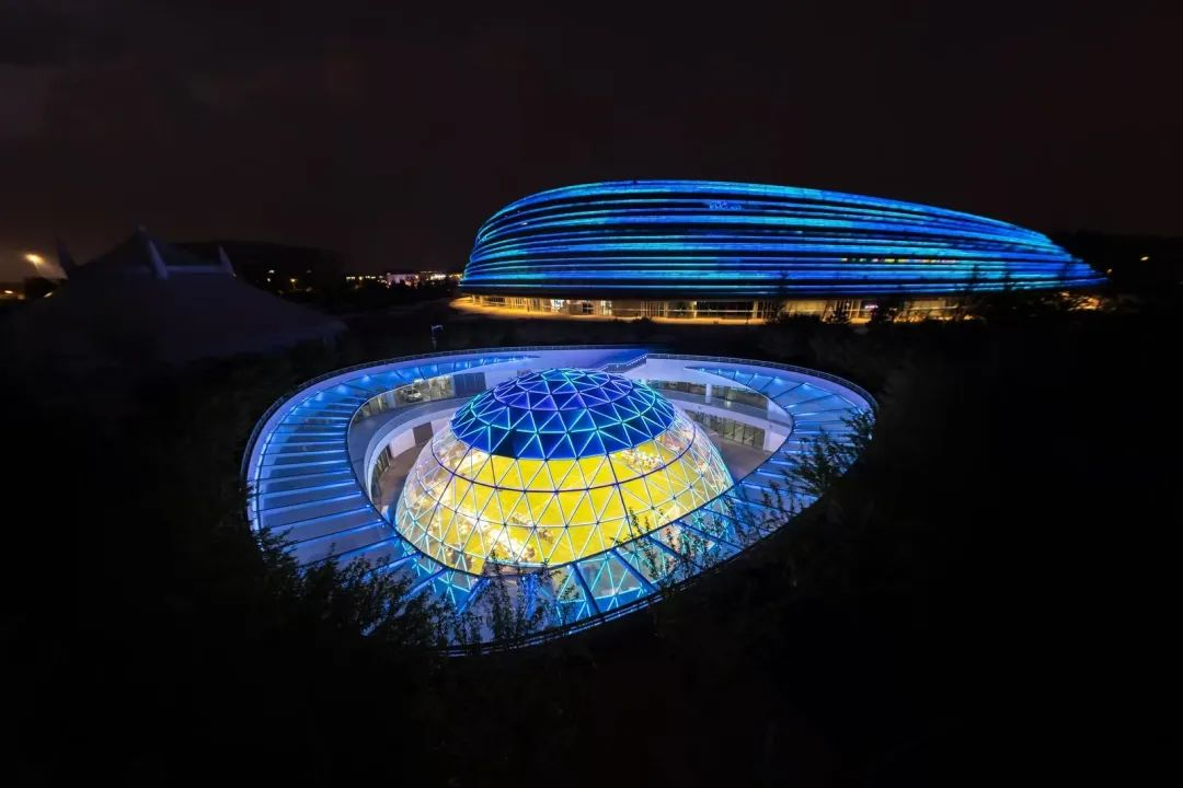 全球首个，正式启用！FUN88·乐天(中国游)LED炫彩点亮“熊猫眼”